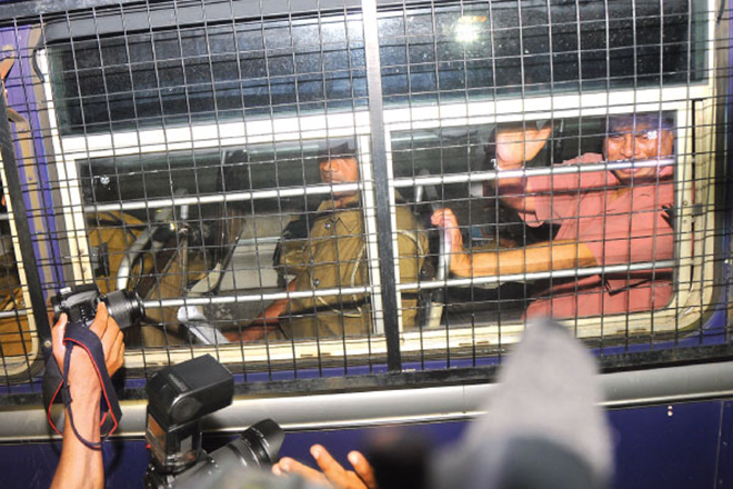 නාමල් ඇතුළෙ සැප මෙට්ටයක – බැසිල්ට ඇප!