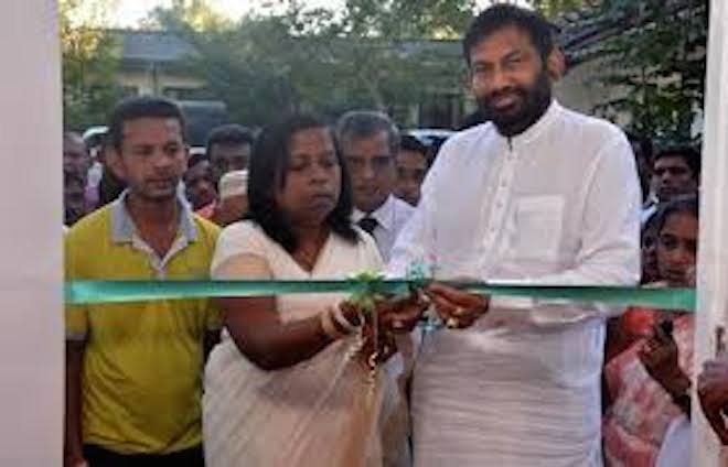 පවුලම කැබිනෙට්ටුවේ 