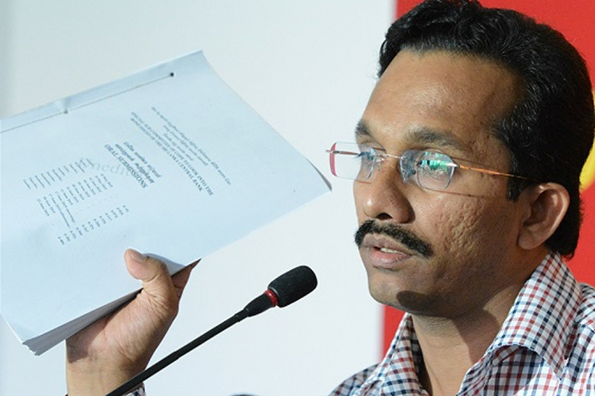 කෝප් කතා එළියට යාම ගැන හදුන්නෙත්ති පැමිණිලි කරයි