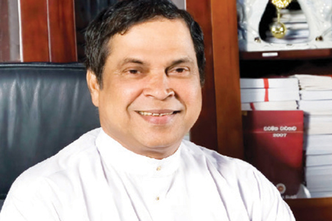 පියසේන ගමගේගෙන් අනුර කුමාරට මල්මිටක්!