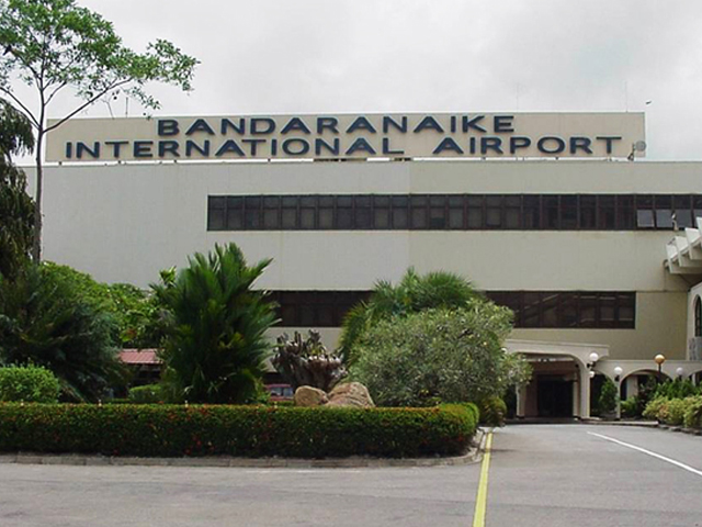 කටාර් සිට පැමිණි පුද්ගලයින් කටුනායකදී දැඩි දුෂ්කරතාවයක